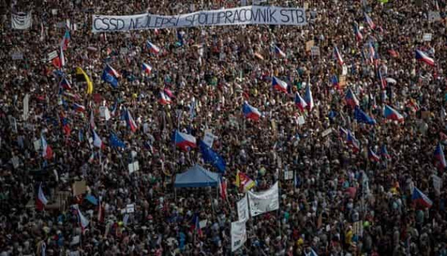 250 тисяч активістів вийшли на мітинги проти влади в Празі