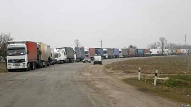 Мітинг у Києві: Кабмін заблокували фури