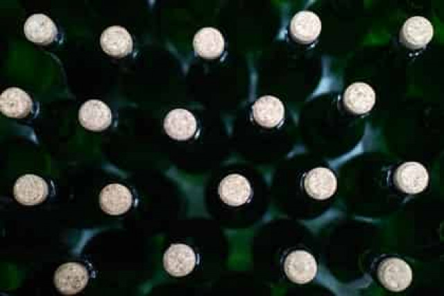 В Красноярске 16 человек отравились купленным в интернете поддельным алкоголем