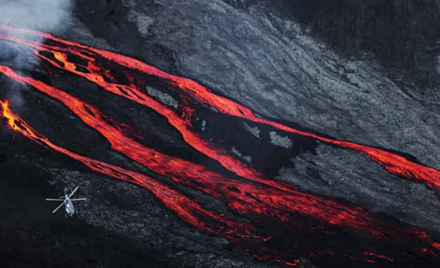 Река из расплавленного железа ускоряет течение под Россией и Канадой