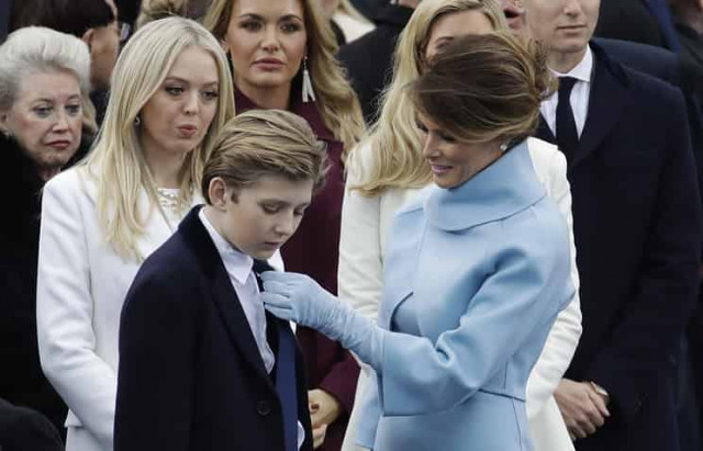 NYT: в США сценаристку телешоу отстранили от работы за пост о сыне Трампа
