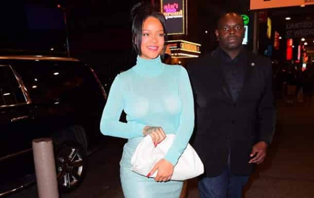 Рианна пожертвовала $5 млн на борьбу с коронавирусом