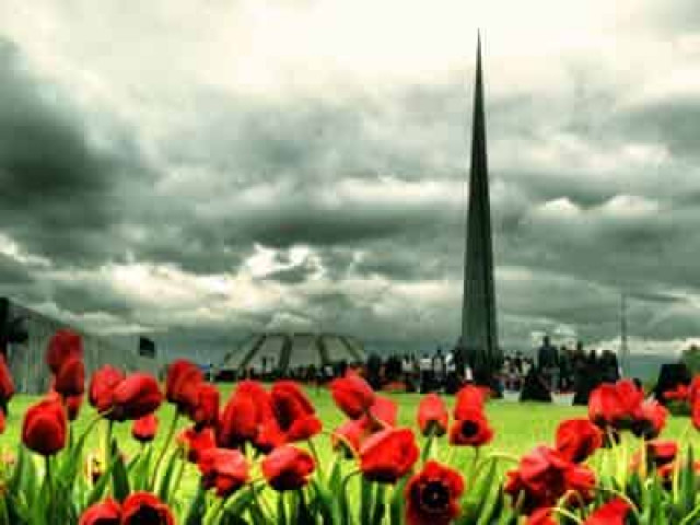 Armenians mark 104th anniversary of Genocide(PHOTOS)