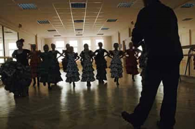 Учитель решил спасти школьниц от наркотиков при помощи камеры в туалете
