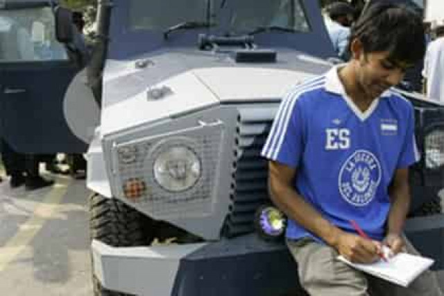 Британского журналиста встретили в Киеве лозунгом «Зиг хайль!»
