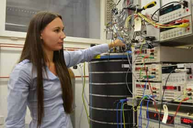 В графене впервые увидели гомеоморфизм кружки и пончика