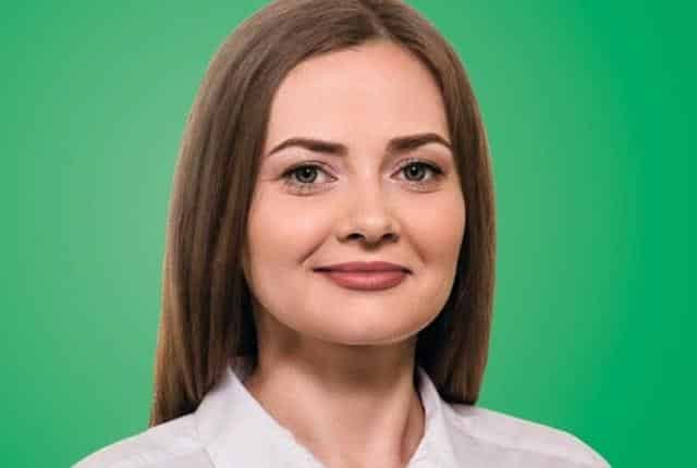 Нардеп из Слуги народа взяла помощниками супруга и свою маникюрщицу