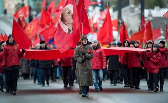 Годовщина революции ставит Кремль в непростое положение