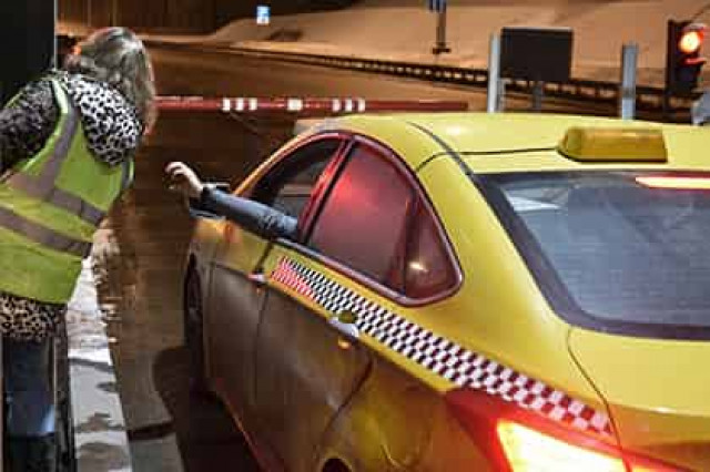 Турист заплатил миллион рублей за такси в Санкт-Петербурге