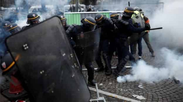 France fuel protests: Police in Paris fire tear gas