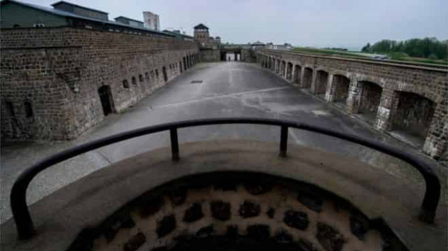 Mauthausen Nazi death camp: Germany charges 'former guard'