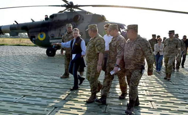 Зачем Волкер на Украину приезжал