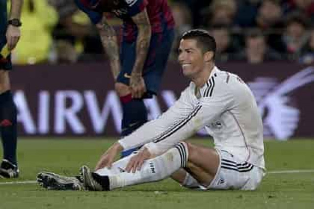 Роналду пригрозили наказанием за прикосновения к гениталиям
