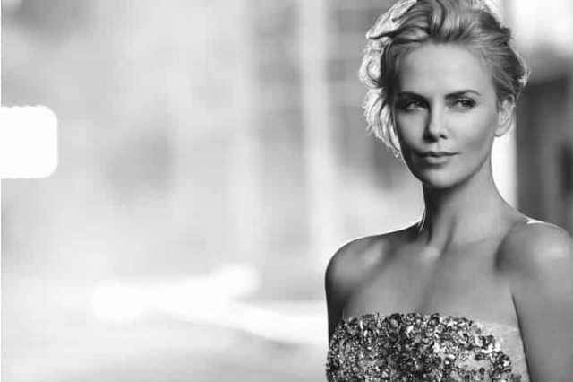 Шарлиз Терон на премьере фильма «Та еще парочка» в Париже