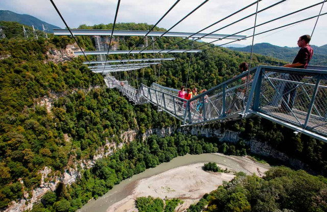 Мост в Сочи назвали одним из самых впечатляющих сооружений мира