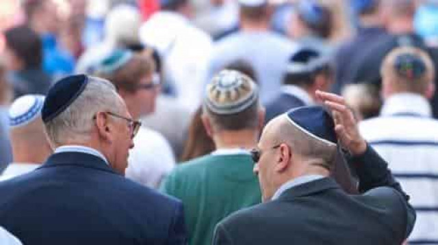 German official cautions on wearing Jewish skullcaps