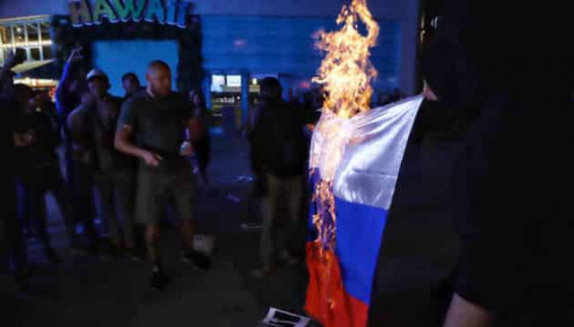 Перед концертом Темнікової в Одесі спалили російський прапор