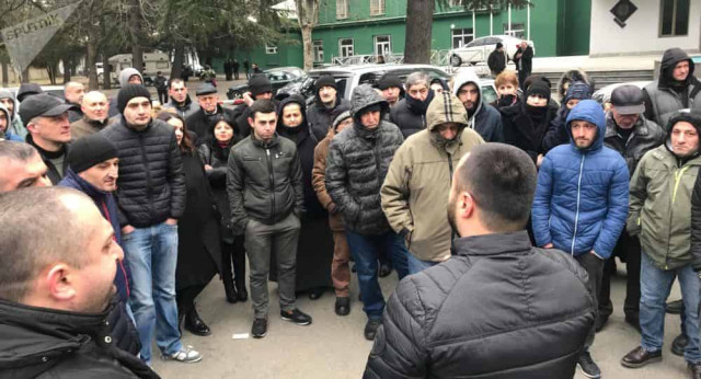 Забастовка в Грузии: трое шахтеров зашили себе рты
