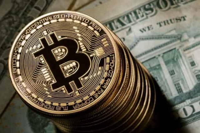 Курс биткоина стремительно растет
