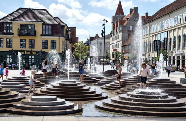 Paris sizzles, London boils as record heat threatens Europe