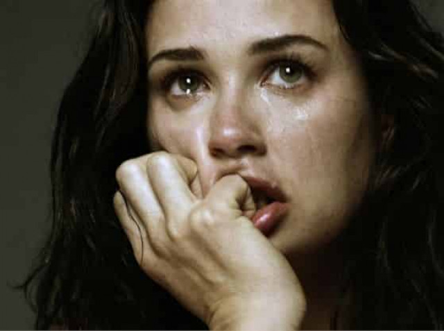 Деми Мур рассказала об изнасиловании из-за матери