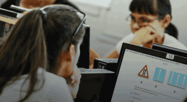 Украинские автошколы переведут в онлайн: как получить электронные водительские права