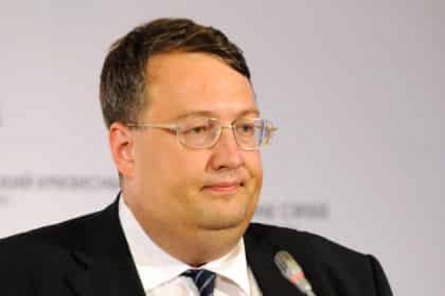 В МВД Украины опровергли контакты с Канадой по поводу истребителей
