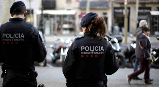 Catalan police on a manhunt after US issues Barcelona security alert