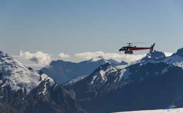 В небе Италии столкнулись самолет и вертолет, погибли пять человек
