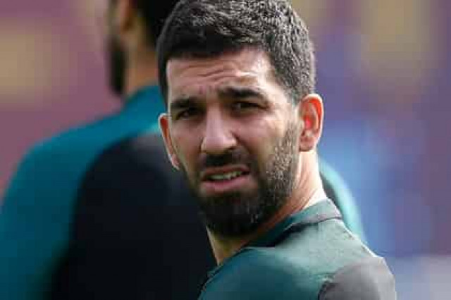 Бывший игрок «Барселоны» пообещал разбить голову и вырвать глаза журналисту