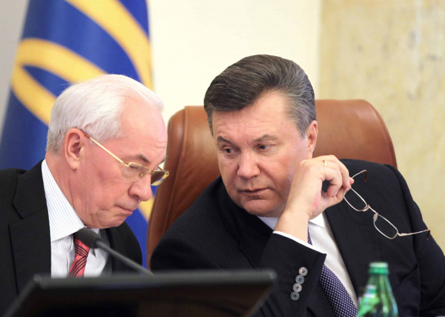 Янукович и Азаров смогут проголосовать на выборах президента