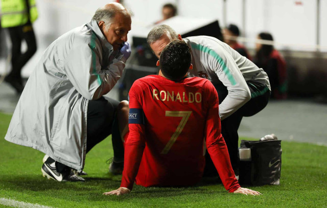 Криштиану Роналду пропустит две недели из-за травмы колена