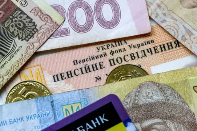 Когда и на сколько в Украине увеличат минимальную пенсию