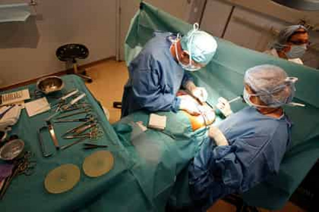 Пенсионер случайно проглотил таблетку с отбеливателем и чуть не сгнил