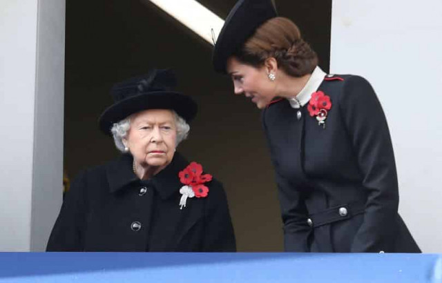 Елизавета II частично передала свои полномочия Кейт Миддлтон
