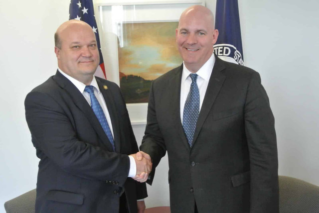 США виділять Україні 4 млн доларів на військові склади