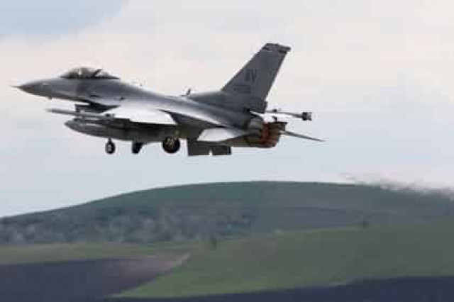 Американские истребители перехватили самолет из-за буйного пассажира