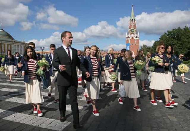 Медведев вручил призерам Олимпиады автомобили BMW российской сборки

