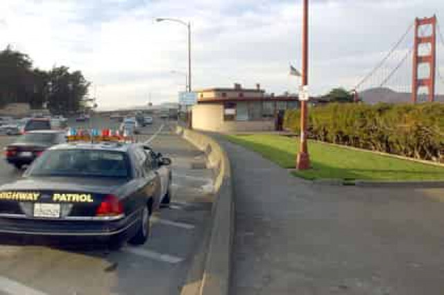 Полицейский украл откровенные снимки с телефонов задержанных женщин