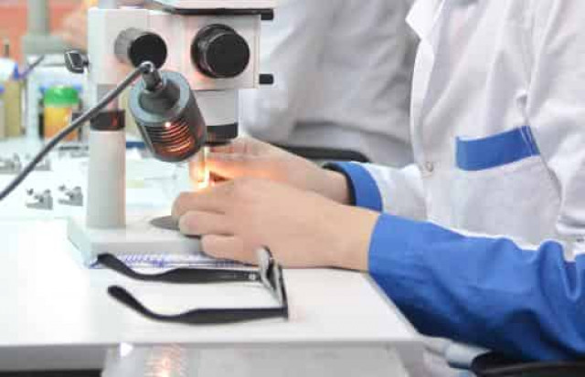 Зеленский подписал закон, ужесточающий наказание за подделку лекарств