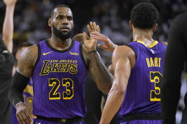 Lakers Crush Struggling Stephen Curry, Warriors Despite LeBron James Injury