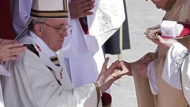 Pope's ring-kissing controversy not what it seems