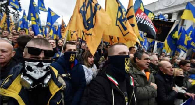 Националисты под офисом президента требуют Зеленского