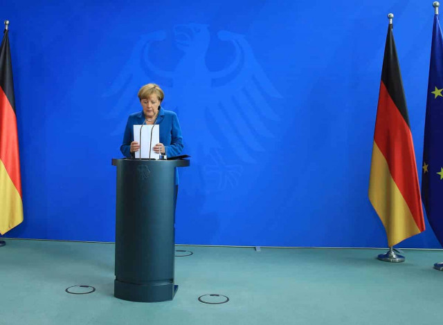 Bloomberg: После волны нападений миграционную политику Меркель снова критикуют
