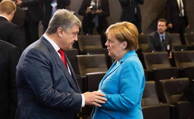 Порошенко защитил Меркель от критики Трампа