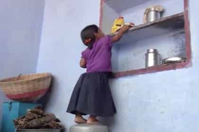 Индийская дюймовочка пожаловалась на проблемы в личной жизни
