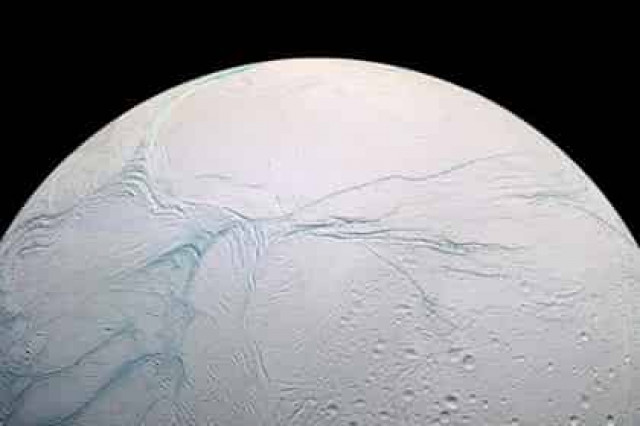 На Энцеладе нашли признаки жизни
