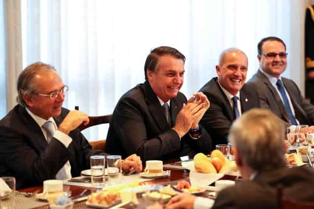 Brazil's Bolsonaro averts crisis as Senate set to back his reorganization decree