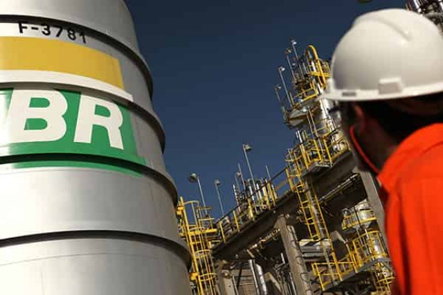 Бразильская Petrobras хочет продать 27 нефтегазовых месторождений
