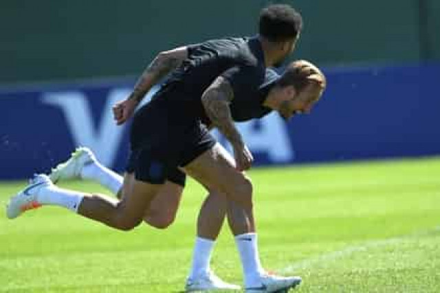 Российские стриптизерши окажут сборной Англии бесплатные услуги
